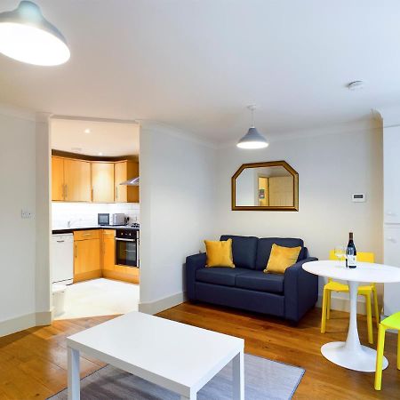 Redhill Town Centre Apartment By Livingo Luaran gambar