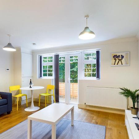 Redhill Town Centre Apartment By Livingo Luaran gambar
