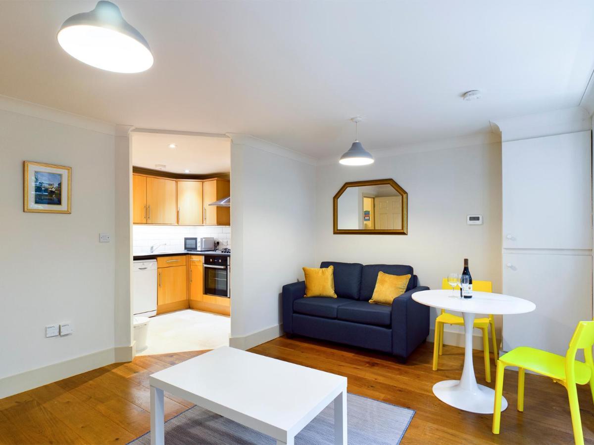 Redhill Town Centre Apartment By Livingo Luaran gambar