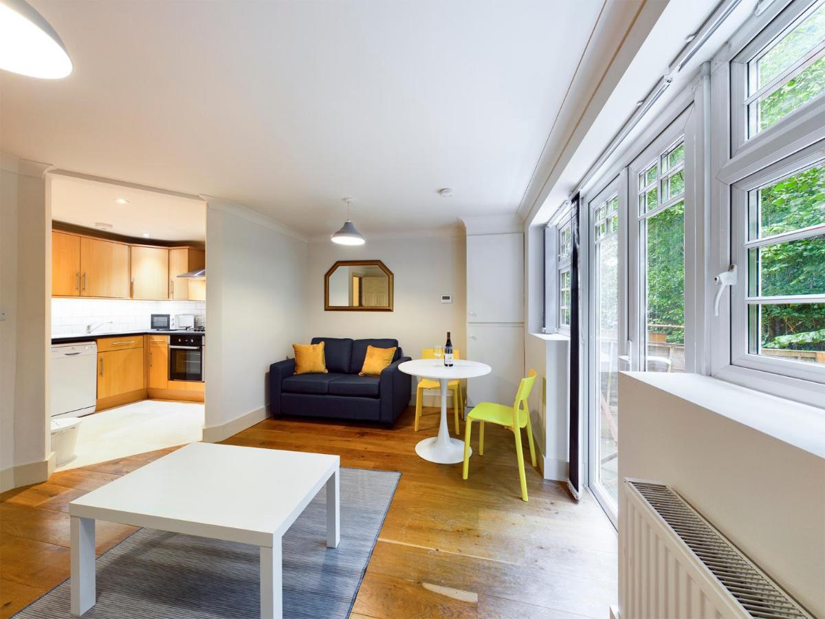 Redhill Town Centre Apartment By Livingo Luaran gambar